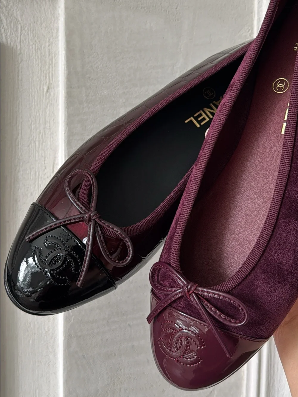 CHANEL Burgundy croc ballet flats